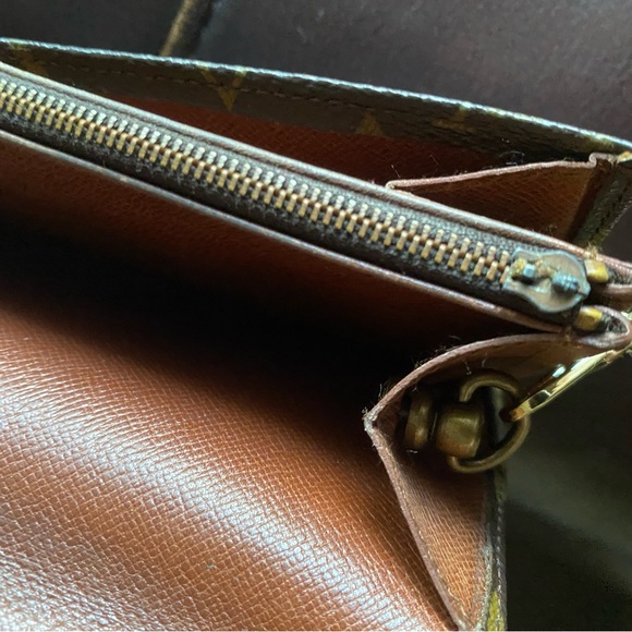 Authenthic Vintage Louis Vuitton  Sarah wallet. - Picture 5 of 16